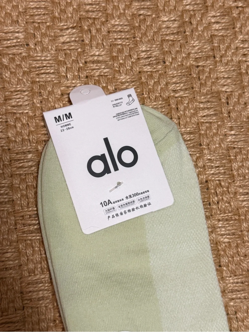 ALO Yoga Pistachio 3/4 Crew Athletic Socks (Unisex, size Medium)